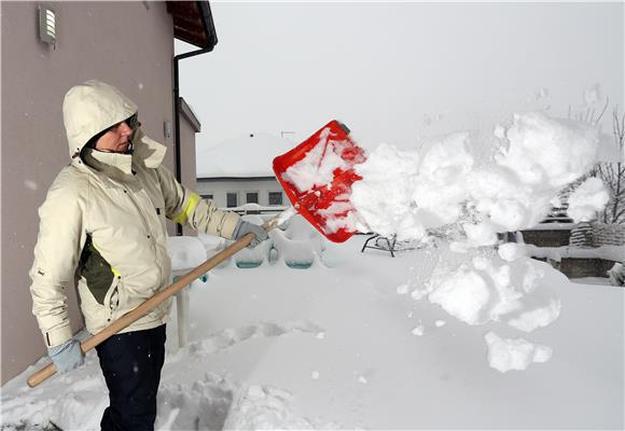 Zbog nevremena dijelovi središnje Hrvatske od jutros bez struje, HEP moli za strpljenje