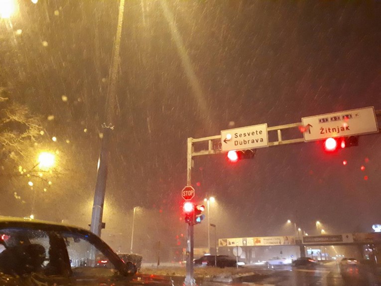 FOTO U Zagrebu i okolici pada snijeg