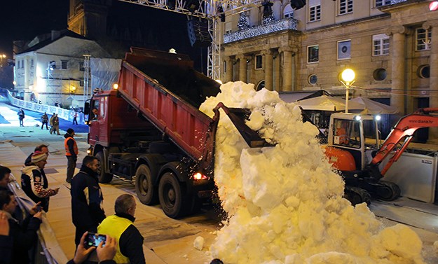 VIDEO Pogledajte kako izgleda centar Zagreba, kamioni su cijelu noć dovozili snijeg