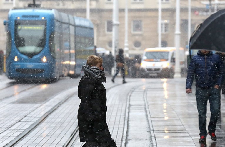 Zapadni dio Zagreba opet zabijelio snijeg, do kada će padati?