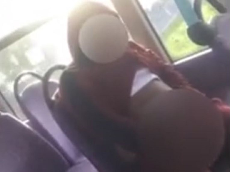 22-godišnja cura u busu snimila tipa koji je masturbirao ispred nje: "Molim te prestani"
