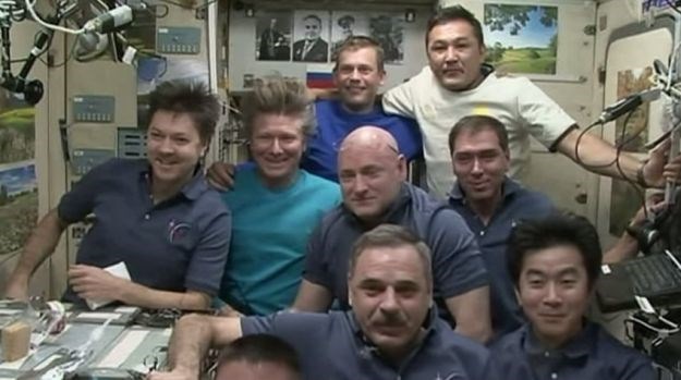 Sojuz prizemljio u kazahstansku stepu, članovi misije dočekani kao filmske zvijezde