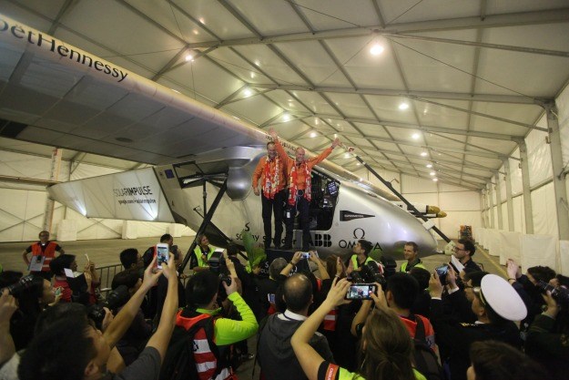 Unatoč borbi sa snažnim vjetrom Solar Impulse 2 uspješno sletio u Kinu