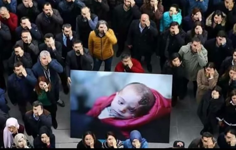 SOLIDARNOST S KARIMOM Beba bez oka čeka evakuaciju iz opkoljenog predgrađa Damaska