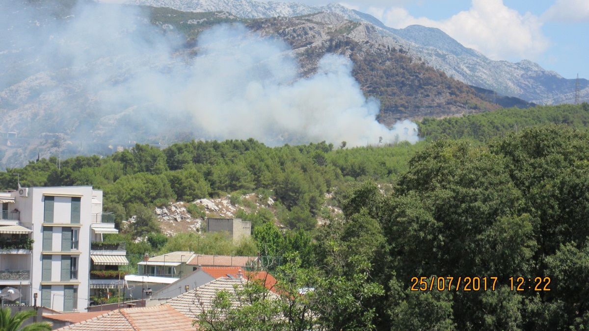 NOVI POŽAR Gori iznad Solina