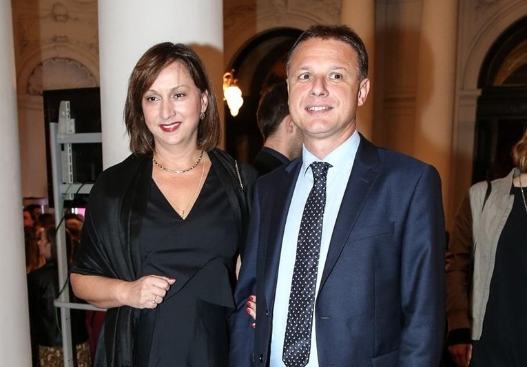 FOTO Sjatili se političari: Jandroković sa suprugom na predstavi u HNK