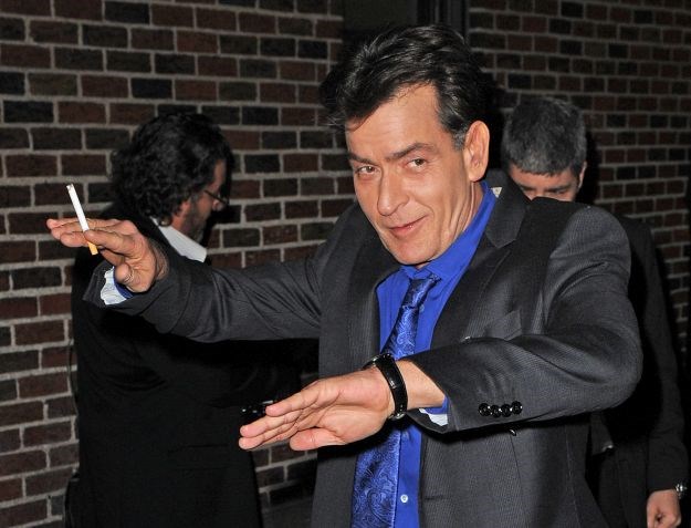 Procurio video: Charlie Sheen uhvaćen tijekom oralnog seksa s muškarcem