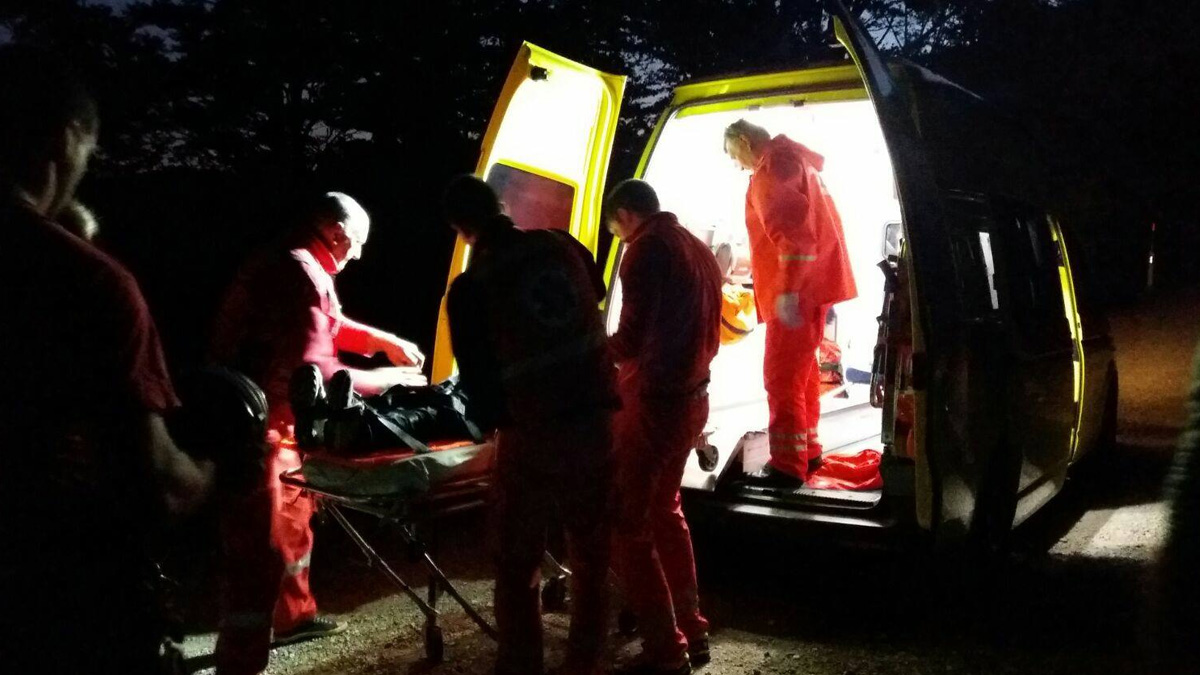 Teško ozlijeđeni muškarac i žena na koje je pala stijena na Velebitu, GSS ih spasio brzom akcijom