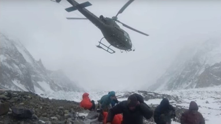 S Himalaje spašena francuska alpinistkinja, na "planini ubojici" ostao zarobljen Poljak