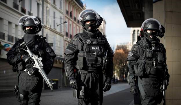 Osigurat će sezonu: Francuzi šalju naoružane policajce na plaže