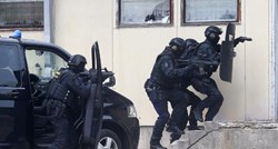Maskirani policajci s dugim cijevima upali u stan u centru Zagreba