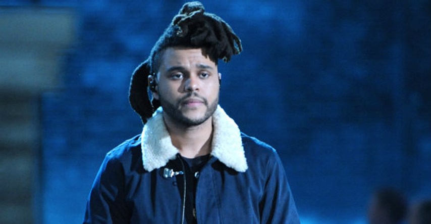 Bezobrazni novinar "izrešetao" The Weeknd-a pitanjima o tome koliko često pere kosu