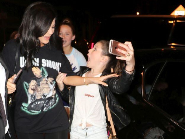 VIDEO: Kylie Jenner pred kamerama se obrušila na malu obožavateljicu