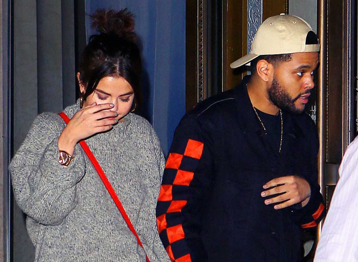 Selena Gomez ne odvaja se od dečka i prekrasne crvene torbe