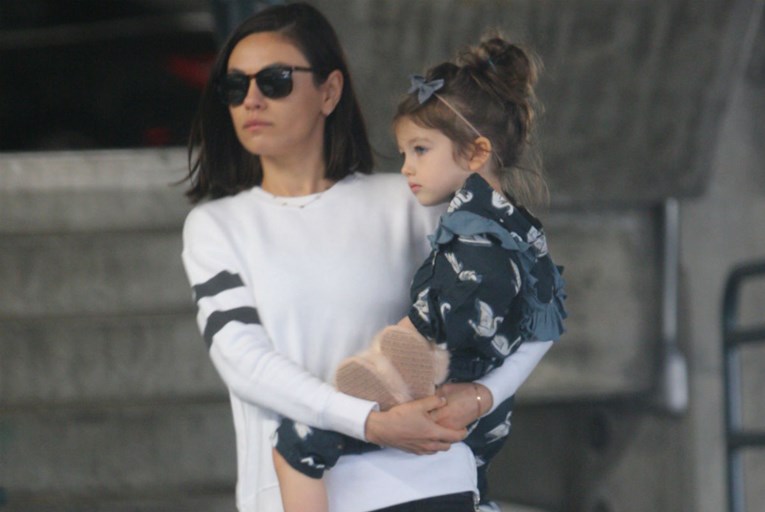 Rijedak prizor: Mila Kunis pokazala svoju i Ashtonovu preslatku kći