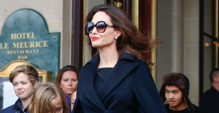 Ima i plašt: Angelina Jolie je zgodna supermama u Parizu