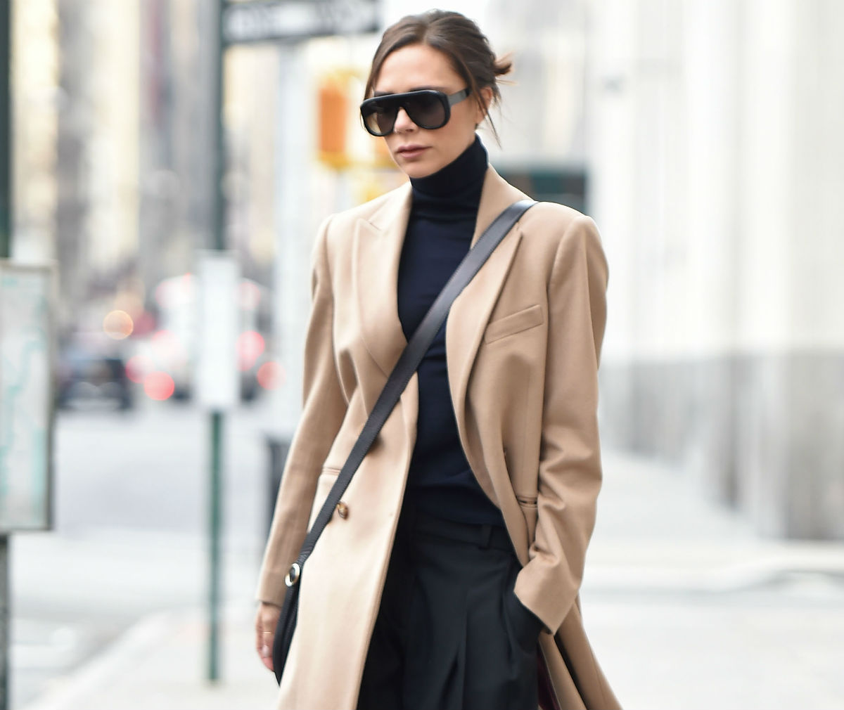 Victoria Beckham: Povratak u hlače u kojima doista ne znamo kako hoda