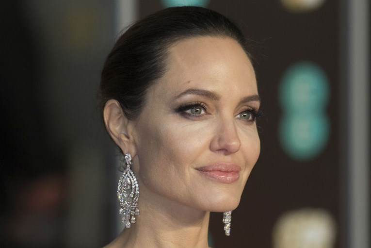 Dermatologinja kojoj je Angelina Jolie vjerna cijeli život otkrila je njene beauty tajne