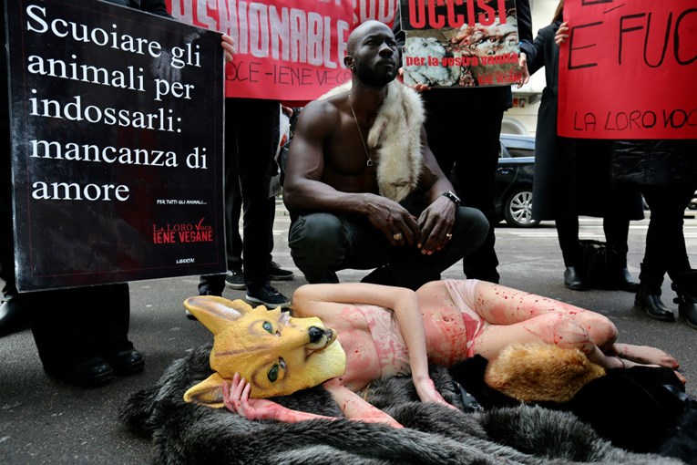 Tjedan mode u Milanu obilježili i prosvjedi protiv ljubitelja krzna