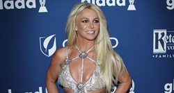 Sinoćnja haljinica Britney Spears bila je zanimljiva, ali ne kao njezin prekrasni dečko