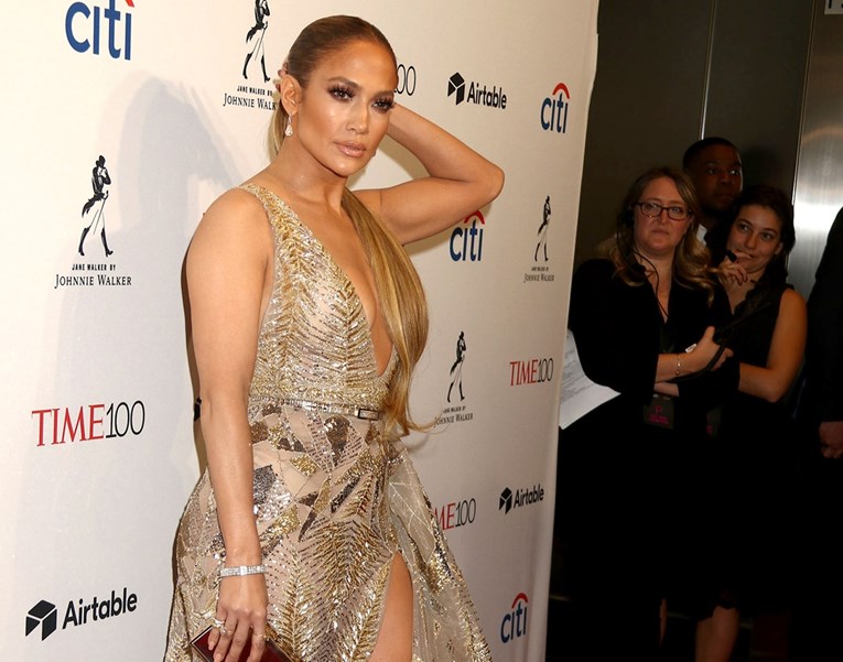 Jennifer Lopez pokazala dekolte koji ćete teško zaboraviti