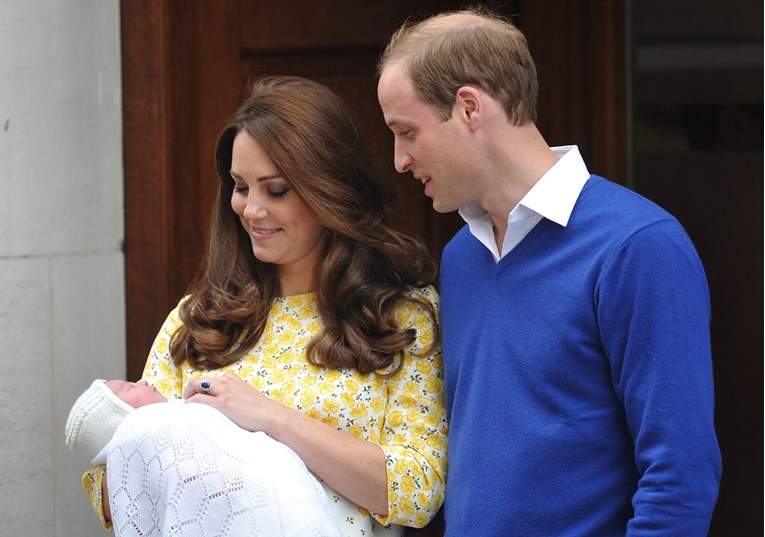 Kate Middleton u rodilište nosi fotku s kraljicom Elizabetom