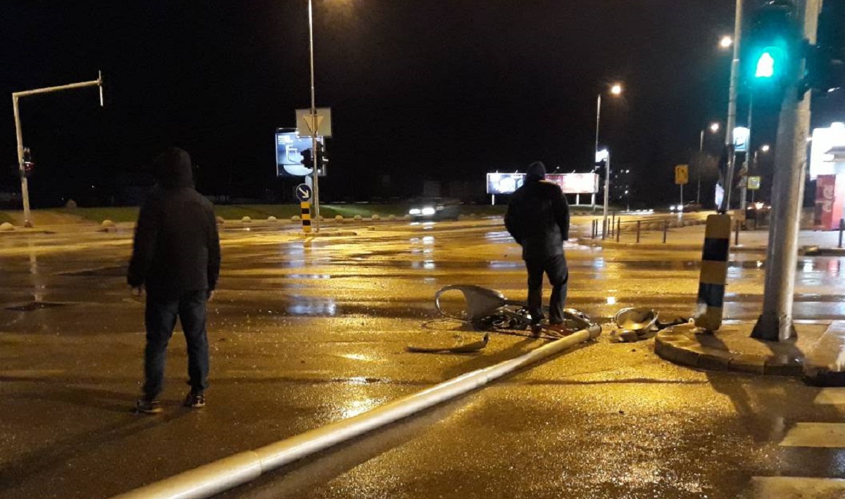 Bandera se u Splitu srušila na cestu, splitski kuhari za dlaku izbjegli tragediju