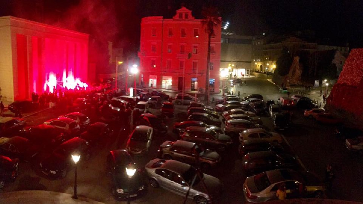 Svatovi u Splitu masovno parkirali usred pješačke zone, pogledajte kako to izgleda