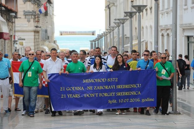 U Splitu održan mimohod sjećanja na Srebrenicu