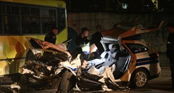 FOTO Teška nesreća u Splitu: Policajci žurili na intervenciju pa se zabili u autobus, auto je smrskan