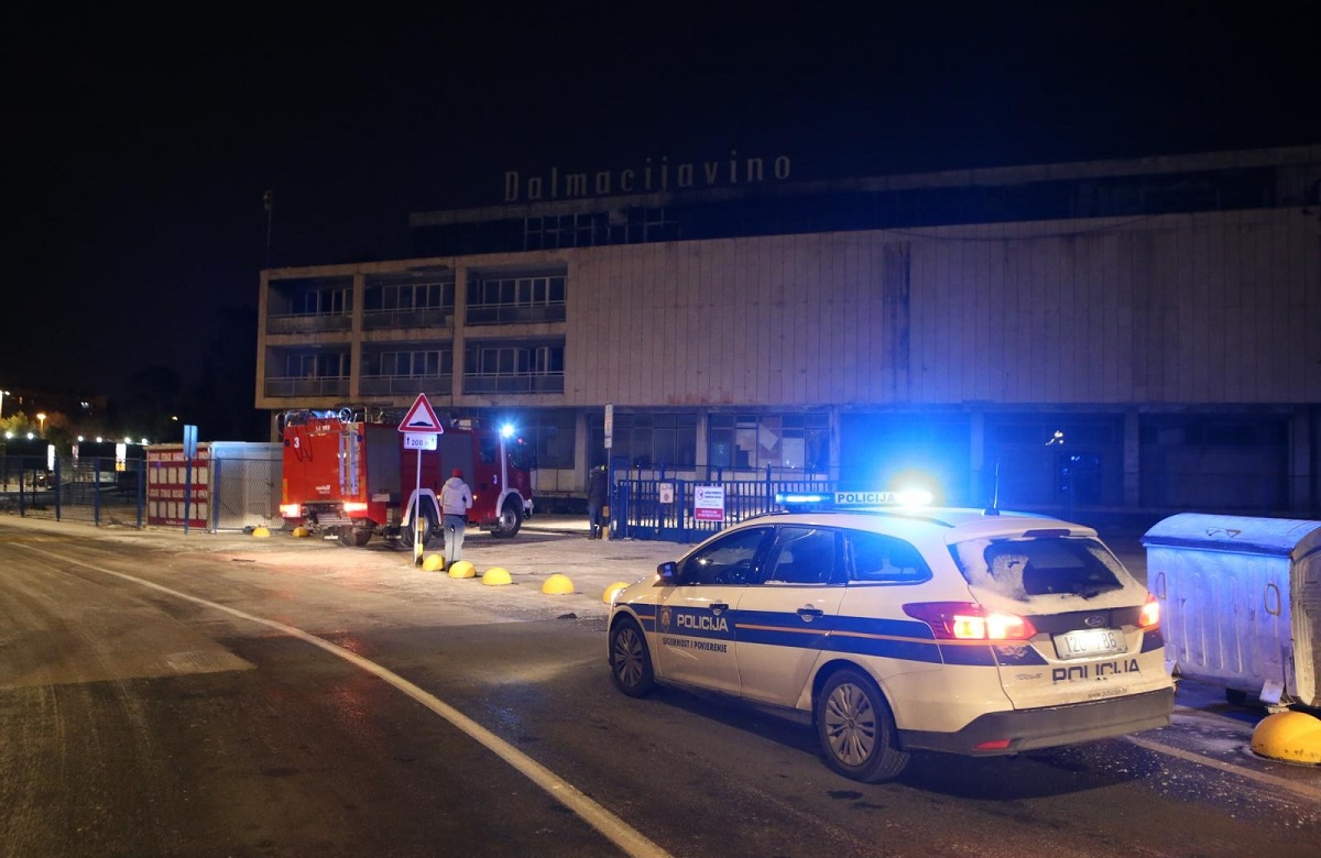Zapalila se kuća u Solinu, dvoje ljudi završilo u bolnici