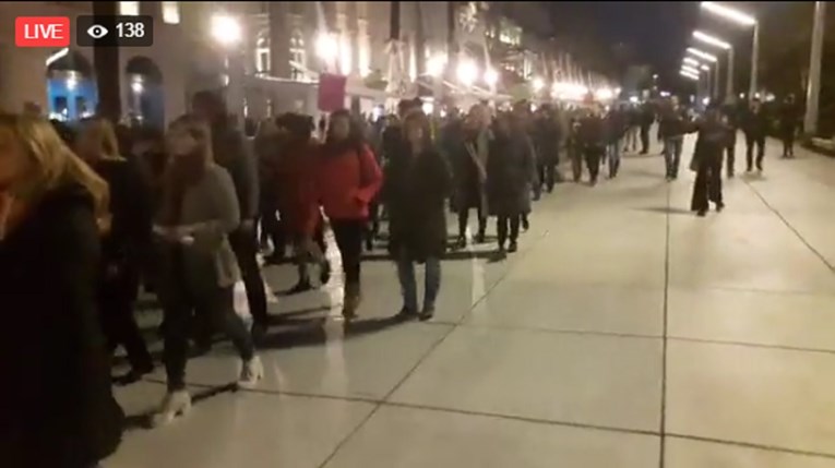 VIDEO Žene Splita i Zagreba prosvjeduju: Tisuće na noćnom maršu za prava žena