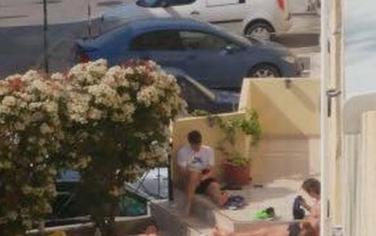 "Turisti na gradele": Pogledajte što splitsko sunce radi strancima
