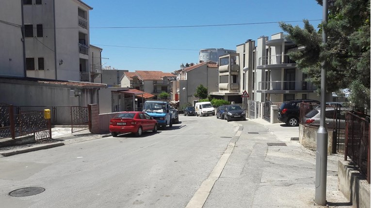 U Splitu i dalje gore auta: Zapaljen Peugeot, vlasnica je djevojka mladića ranjenog prije dva tjedna