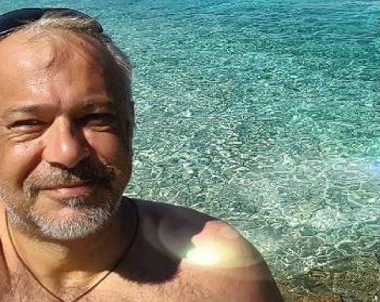 FOTO Šprajc zaredao sa selfiejima na godišnjem: "Nek je more na suncu, a glava u hladu"
