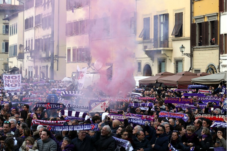 ASTORIJEV POGREB Tisuće na posljednjem ispraćaju omiljenog nogometaša, stigao Totti i cijeli Juventus