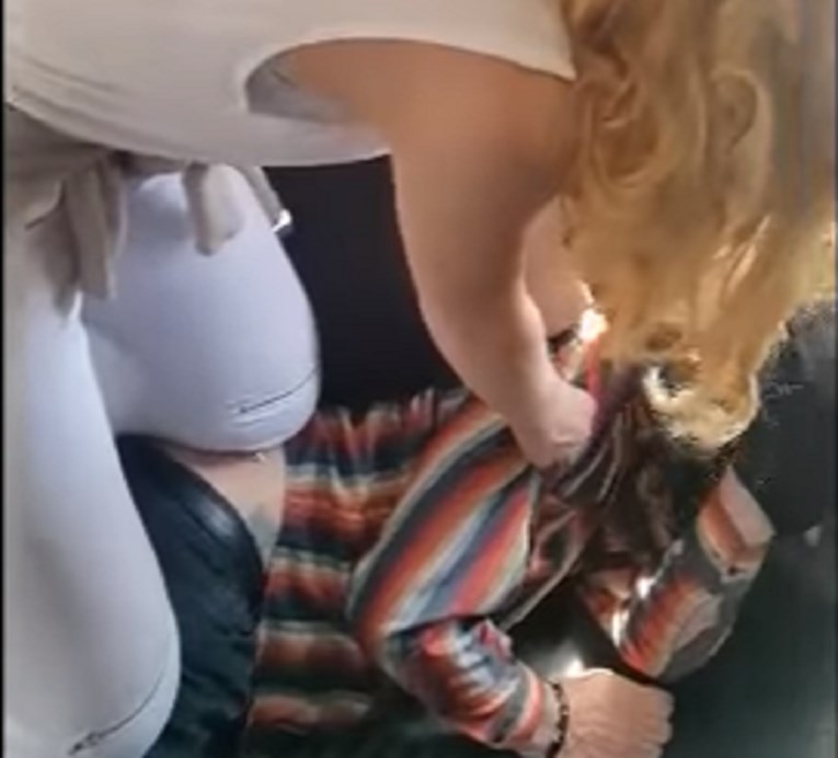 VIDEO Hrabra djevojka svladala džeparoša u sarajevskom tramvaju