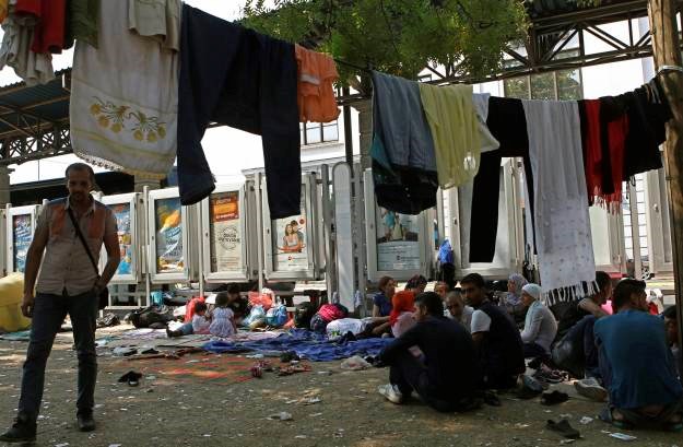 Izbjeglički šatori u središtu Beograda, stižu upozorenja o humanitarnoj katastrofi
