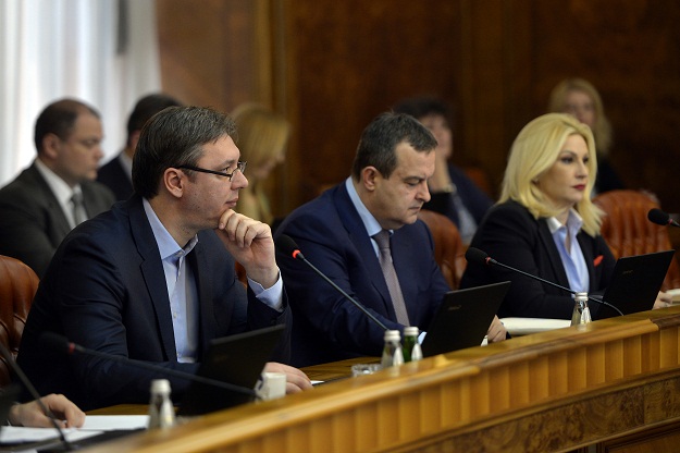 Srpska vlada: Nećemo nikome dopustiti da prstom upire u Srbiju zbog presude Karadžiću