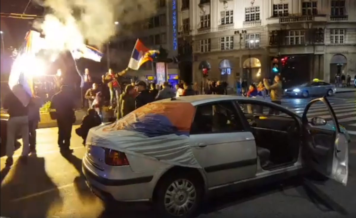 OD BEOGRADA DO BANJA LUKE Srbi pjesmom i bakljama proslavili plasman na SP