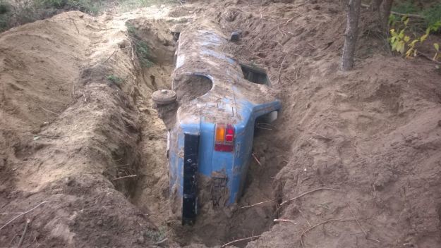 Mladić u Srbiji Yugom ubio biciklista pa zakopao auto