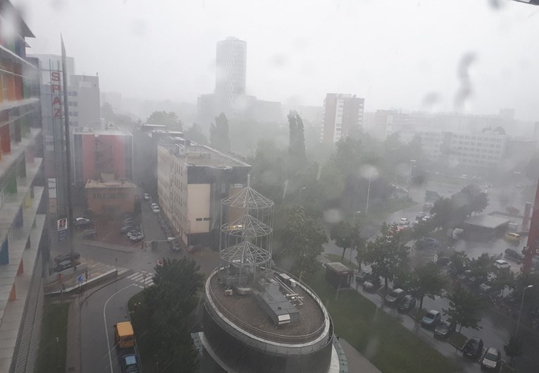 NEVRIJEME U ZAGREBU Teška kiša i vjetar prekrili grad