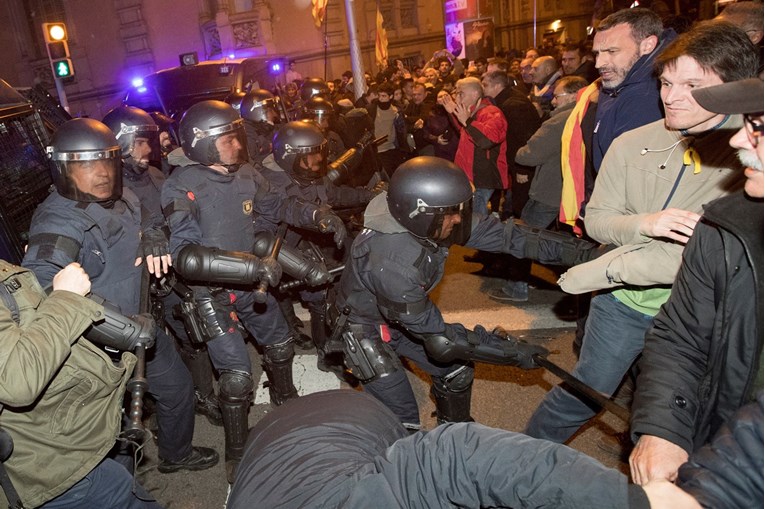 U prosvjedima u Kataloniji 35 ozlijeđenih