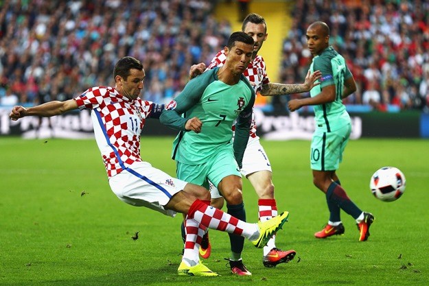 VIDEO Ronaldo, nećeš proći! Portugalac plesao s loptom, Srna ga spustio na zemlju