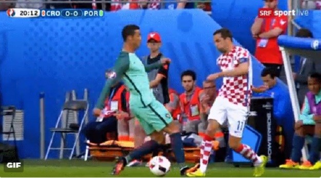 Podli Ronaldo: Pogledajte kako je slavni Portugalac namjerno nagazio Srnu