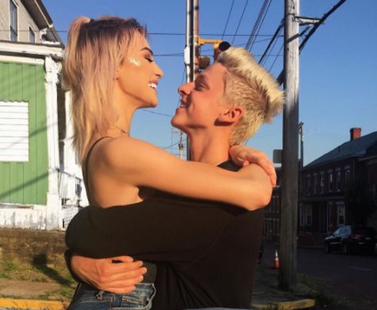 FOTO Mlada Instagram zvijezda slučajno uživo prenosila kako se seksa
