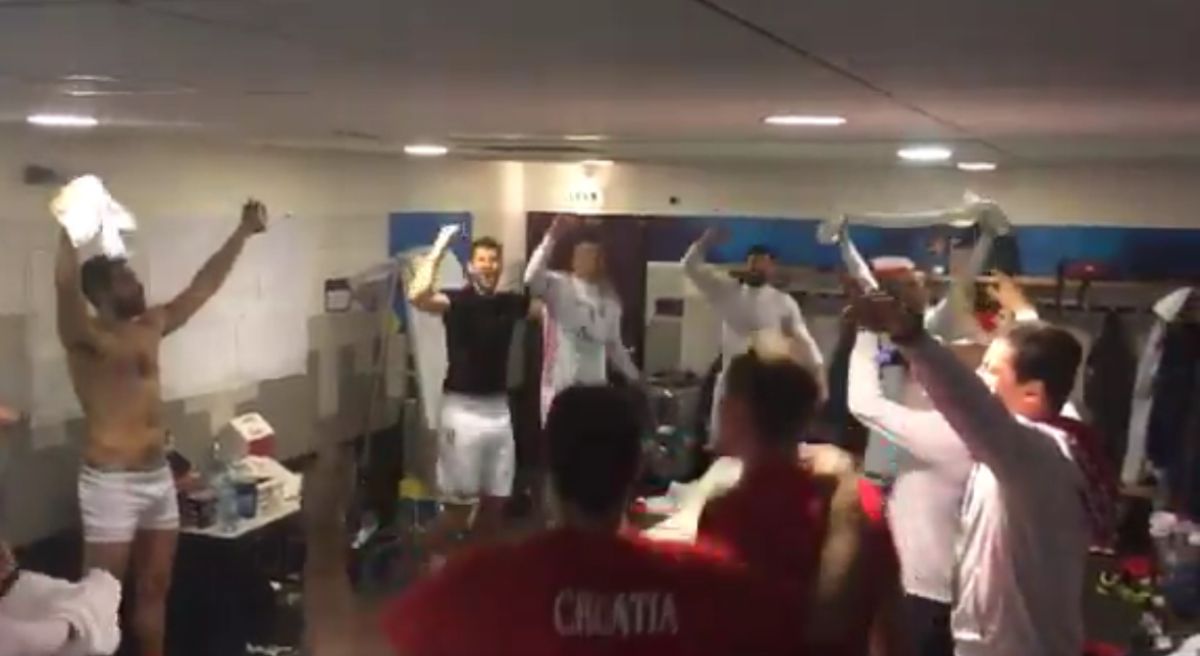 Iz svlačionice se ori "Lijepa li si", pogledajte kako slavi Hrvatska!
