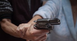84-godišnji njemački starac pištoljem prisilio 77-godišnju staricu na seks
