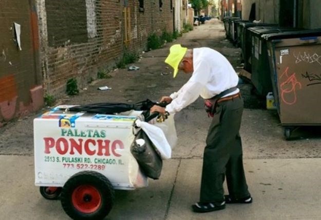 Fotografija nemoćnog starca koji na ulici zarađuje za život pokrenula dobre ljude diljem svijeta