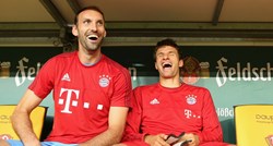 Jedan je od najtrofejnijih nogometaša, s Bayernom je osvojio 12 pokala, a za Bavarce je odigrao samo 7 utakmica